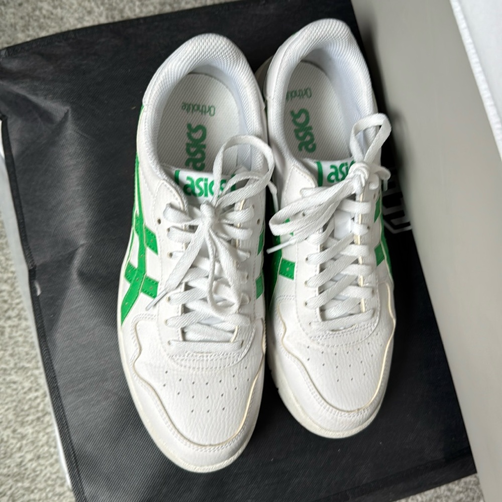 ASICS Sneakers